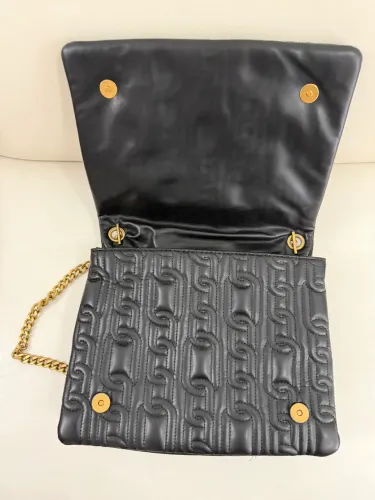 Bolsa Zara preta com corrente dourada 