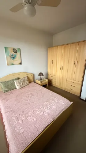 Jogo de Quarto Completo - Cama, Roupeiro e 2 mesa de cabeceira