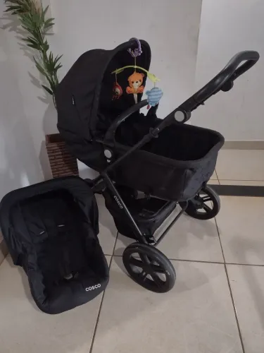 Carrinho Moisés com Bebê Conforto