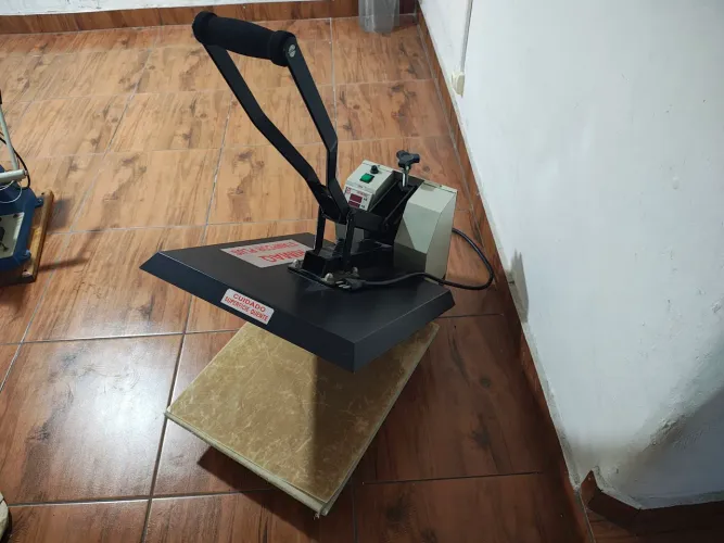 PRENSA PLANA TÉRMICA PARA ESTAMPAR