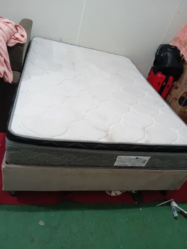 Vendo uma cama