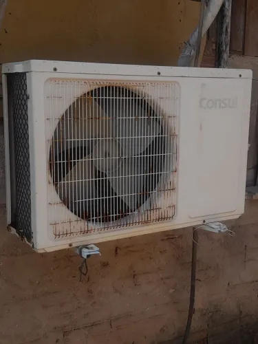 Vende-se esse Ar Condicionado Consul 750 reais 9000 mil Btu /h contato + *86