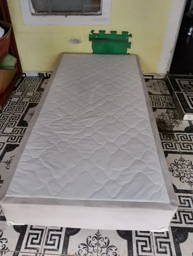 Vendo base cama box de viuvo 