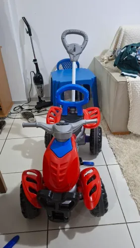Quadriciclo do homem aranha