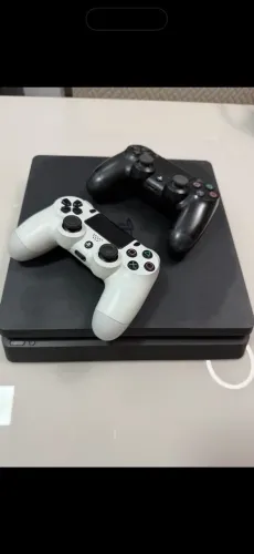 PS4 SLIM 1TB + 2X CONTROLES
