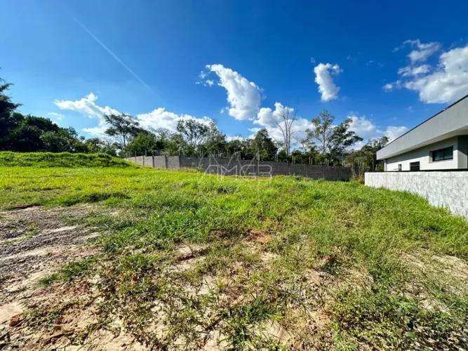 Terreno com fundo para mata em Valinhos