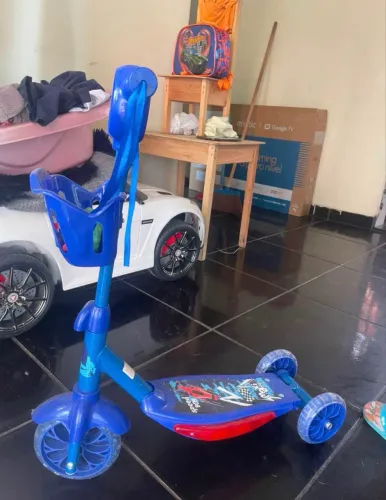 Vende-se patinete infantil menino