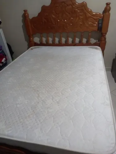 Cama com colchão magnético