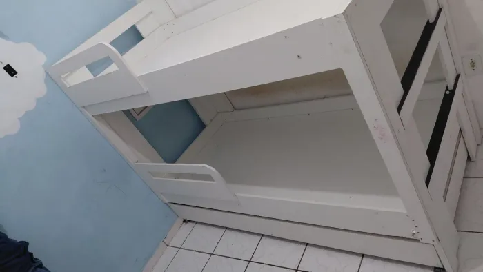 Vendo uma cama treliche,dou de brinde os colchões,100% MDF