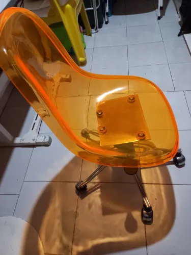 Cadeira de plástico