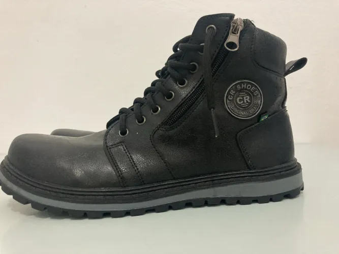 Estou vendo um par bota