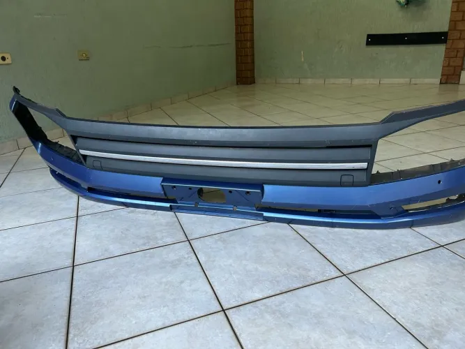 Pára-choque dianteiro do Delivery Express Volkswagen praime