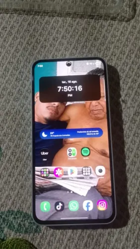 Vendo celular Samsung Galaxy A35 5G valor de 700  celular semi novo bataria tudo OK 