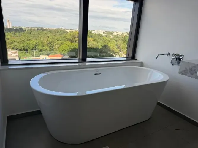 Banheira de imersão Jacuzzi Maya nova nunca utilizada