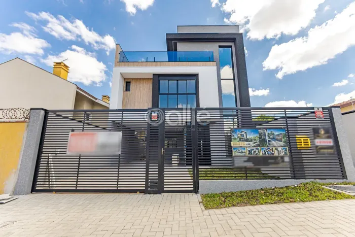 Sobrado com 3 suites no Novo Mundo