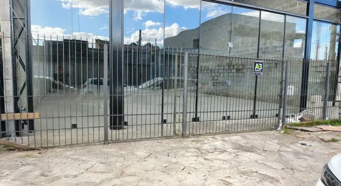 Grade de Ferro com Portão de Correr , em Ótimo estado de Conservação