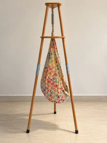 Cocoon Baby com suporte de madeira ? R$ 730