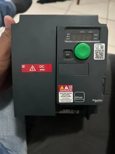 Inversor de Frequência Schneider Electric Altivar 320 ATV320U40M3C - 4kW / 5CV - 220V
