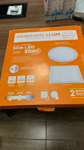 painel de LED de embutir da marca LLUM Bronzearte, modelo Slim