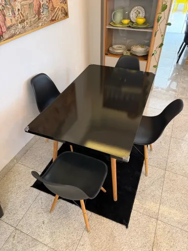 Mesa com 4 cadeiras