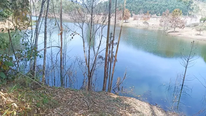Chacara com frente pra represa com lago ,com 2 sobrados