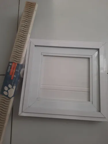 Janela de alumínio com pvc e ralo