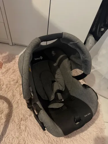 Carrinho de bebê + bebê conforto