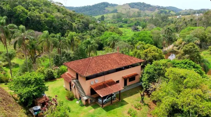Sítio para Venda em Barra do Piraí, IPIABAS, 6 dormitórios, 1 suíte, 4 banheiros, 4 vagas
