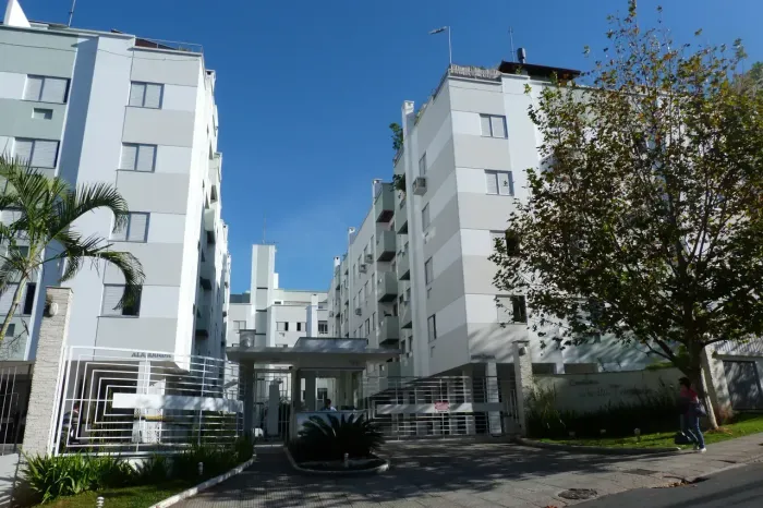 Kit com ampla área externa, a 200m da UFSC
