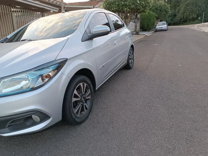 Chevrolet Onix Hatch LTZ 1.4 8V Flex Power Mec. 4P 2014