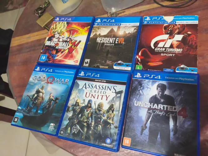 Vende-se PS4 em boas condições,com um controle e 6 jogos mídia física e um digital.