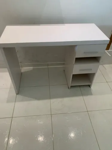 Escrivaninha usada em bom estado