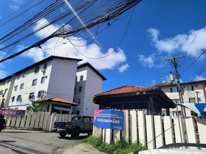 Apto 2/4 a venda em Condomínio Fechado