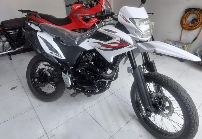 Traxx JH 250 FLY 2016 não é Honda nem Yamaha. moto personalizada não existe igual a essa.
