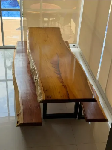 Vendo Mesa de Madeira Maciça