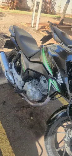 Moto em excelente estado segundo dono, uso apenas para passeio e bem conservada!