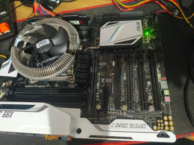 Placa mãe x99 deluxe + xeon 2680v4 ( detalhe )