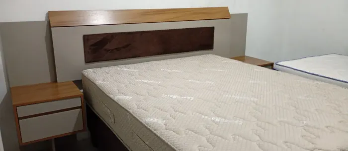 Vendo cama box solteiro e cama box casal+mesinha computador+cabeceira casal