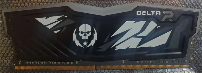 Memória RAM TeamGroup T-Force Delta RGB 8GB DDR4 2666MHz CL16