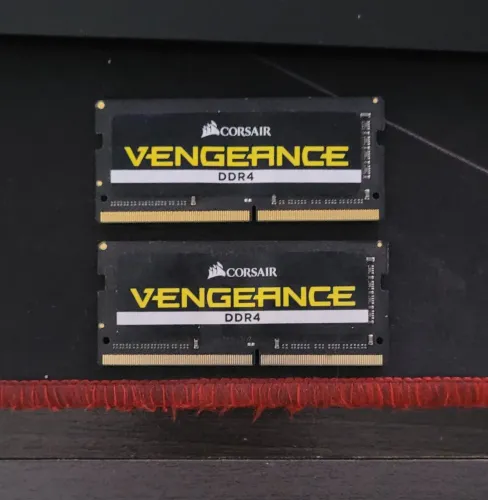 2x MEMÓRIAS CORSAIR VENGEANCE 8GB 2400MHZ SODIMM