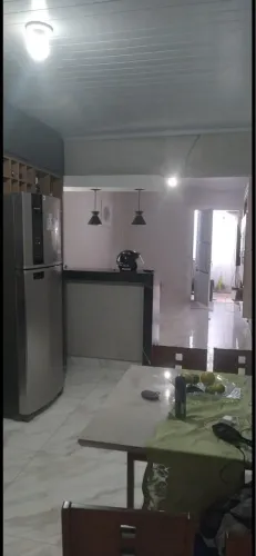 Aluga -se casa com 3 quartos