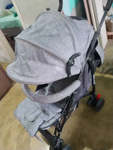 Carrinho de bebê semi novo