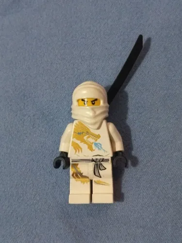 LEGO minifigura Zane DX, com espada (Sets de 2011) (RARO)