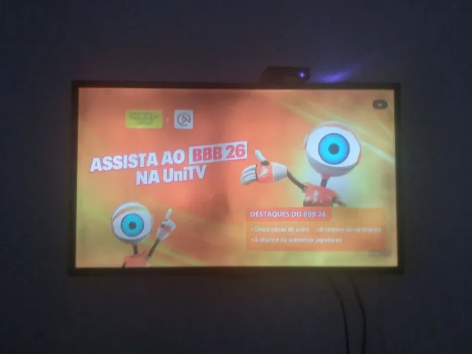 LG 32 polegadas NAO É SMART TEM UMAS MANCHAS NA TELA