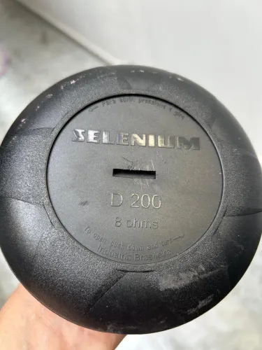 Vende-se duas cornetas de som pouco uso perfeito estado  140 reais .
