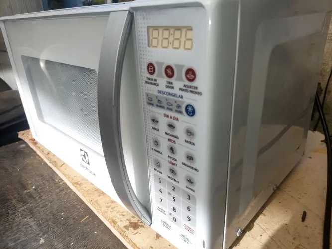 Micro-ondas Eletrolux estado de "NOVO".