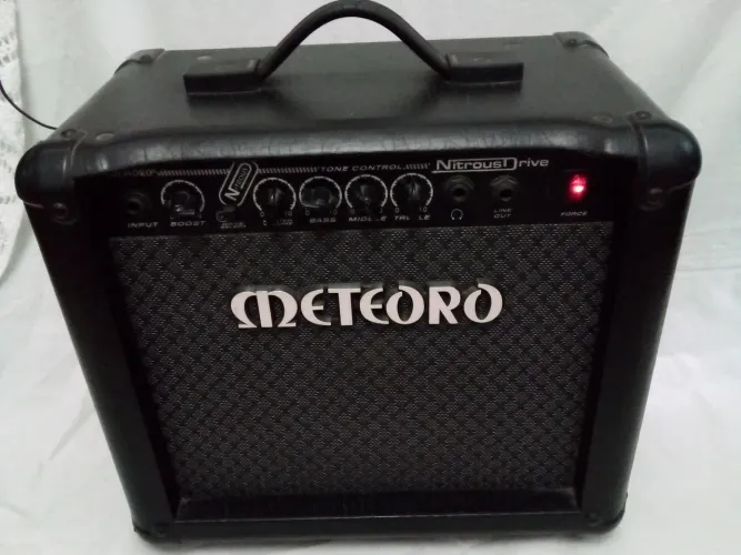 Amplificador Meteoro Nitrous Drive 15W para guitarra