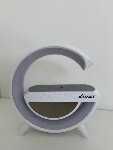 Luminária Xtrad G Caixa de Som Bluetooth com Relógio e Carregador por Indução