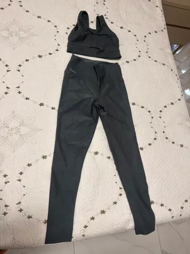 Conjunto fitness up fit tamanho P na cor chumbo