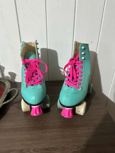Patins semi-novo